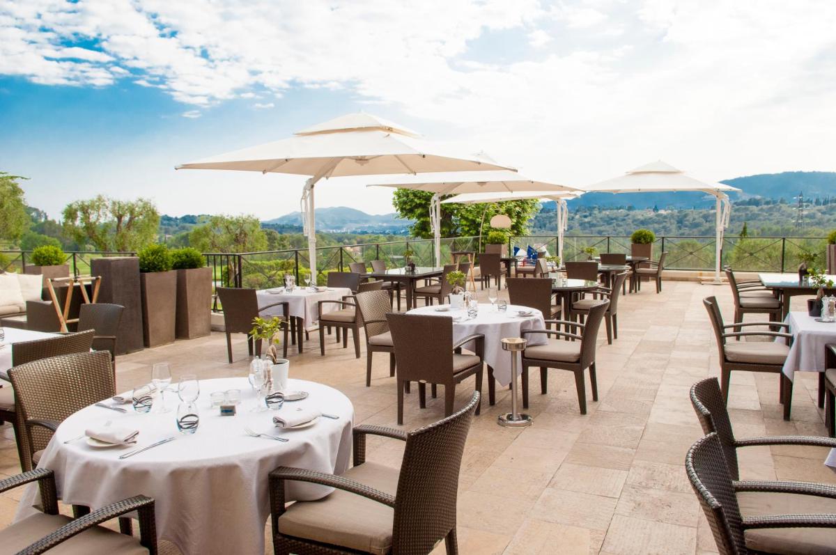 Vue générale sur la montagne ou vue sur la montagne depuis l'hôtel