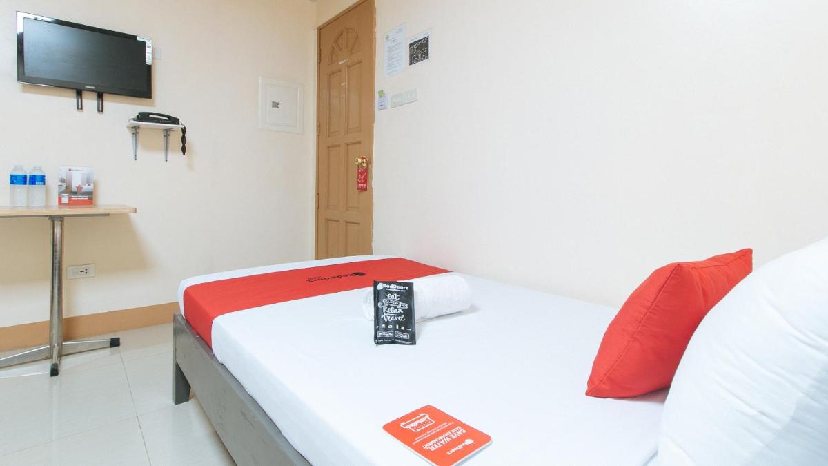 RedDoorz at Isabelita Hotel Tuguegarao City - Housity