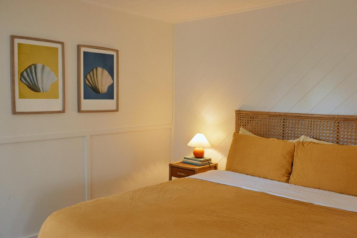 BAY PROPERTIES . The Sailors Bungalow - Housity