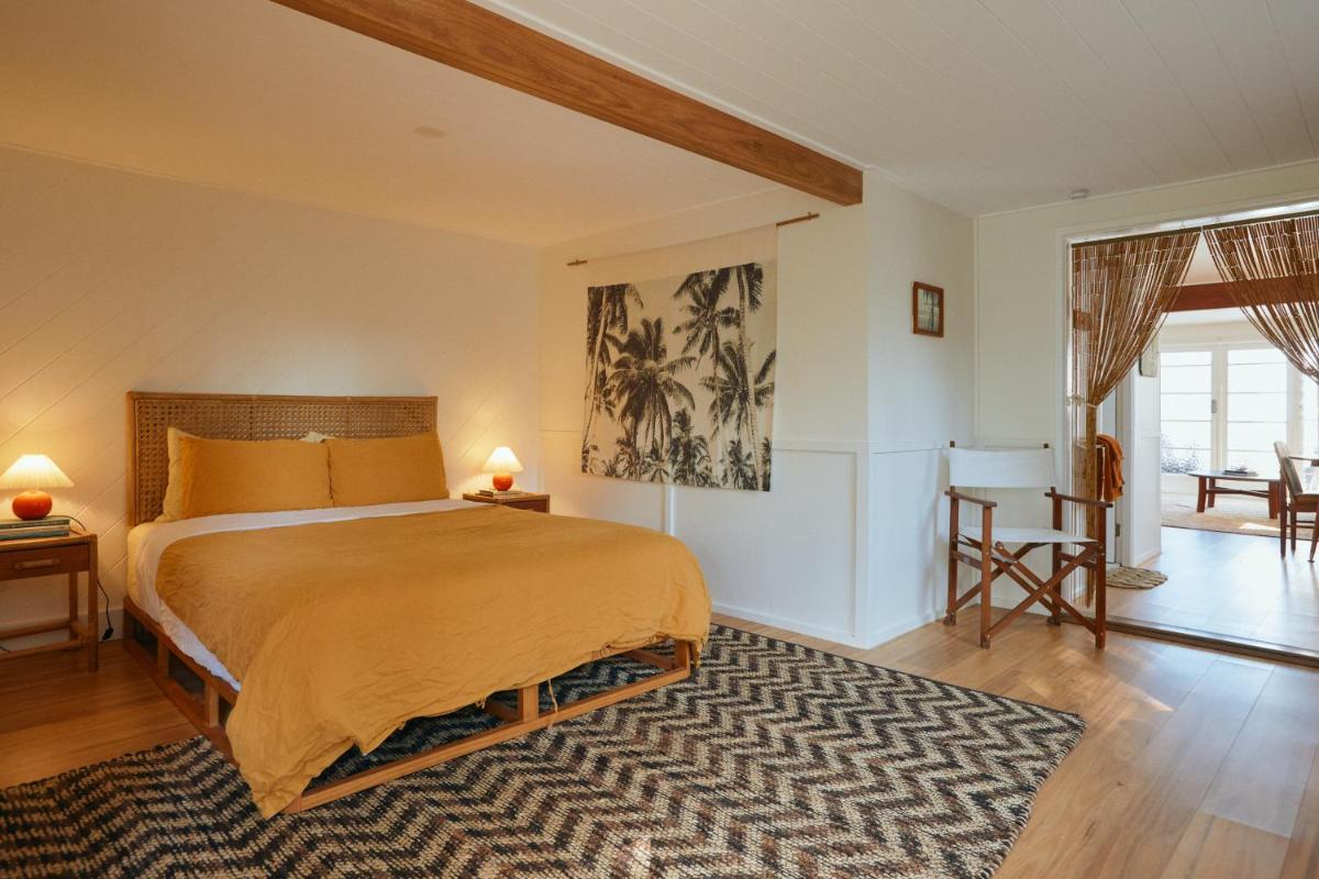 BAY PROPERTIES . The Sailors Bungalow - Housity