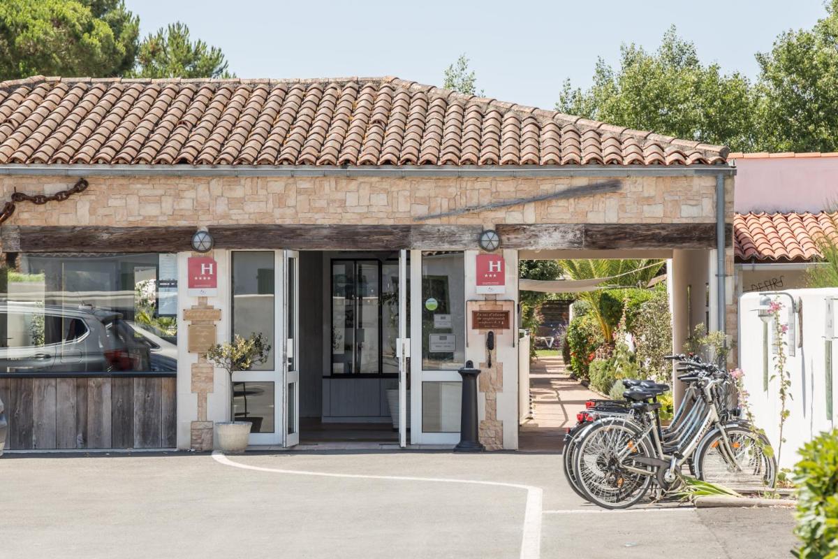 Vélo sur le terrain de l'établissement Elégance Suites Hôtel ou dans les environs