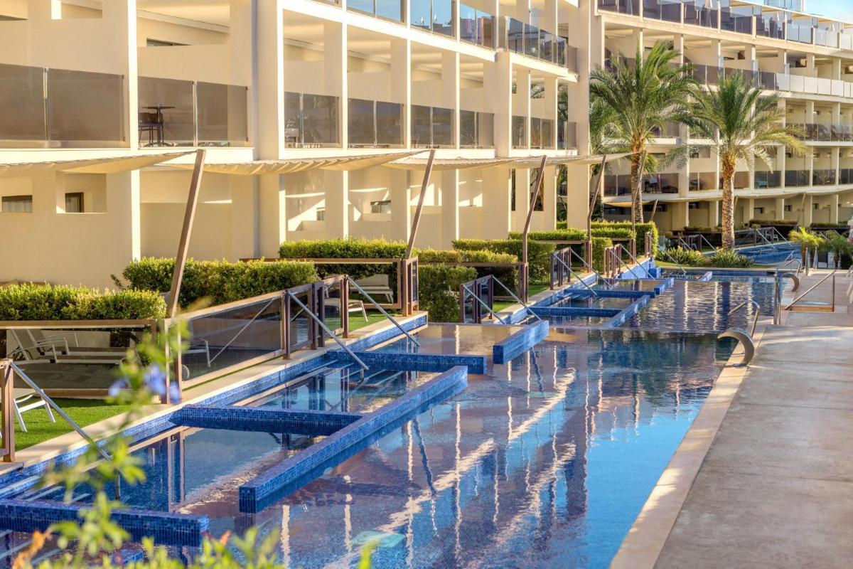 Piscina en o cerca de Zafiro Palace Palmanova