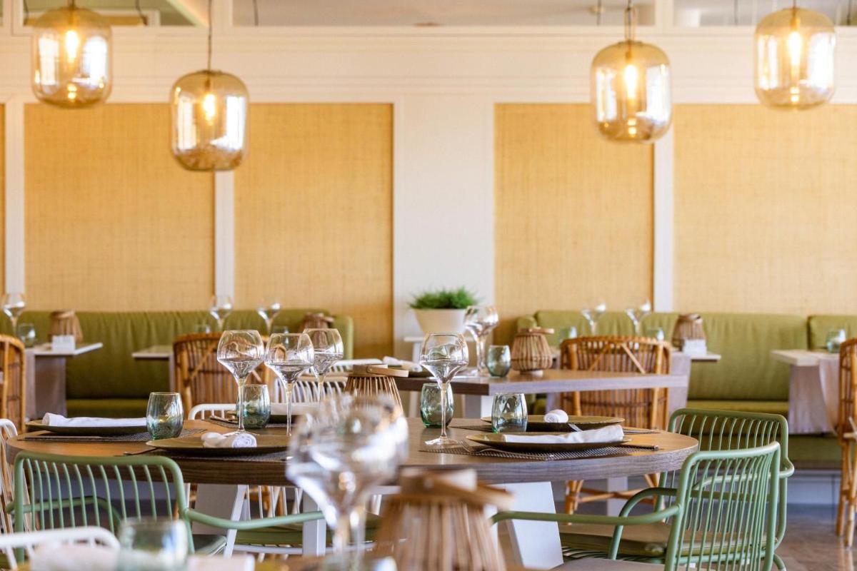 Un restaurante o sitio para comer en Zafiro Palace Palmanova
