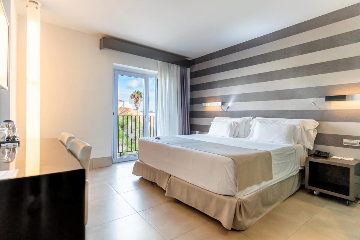 Cama o camas de una habitación en Barceló Hamilton Menorca - Adults Only