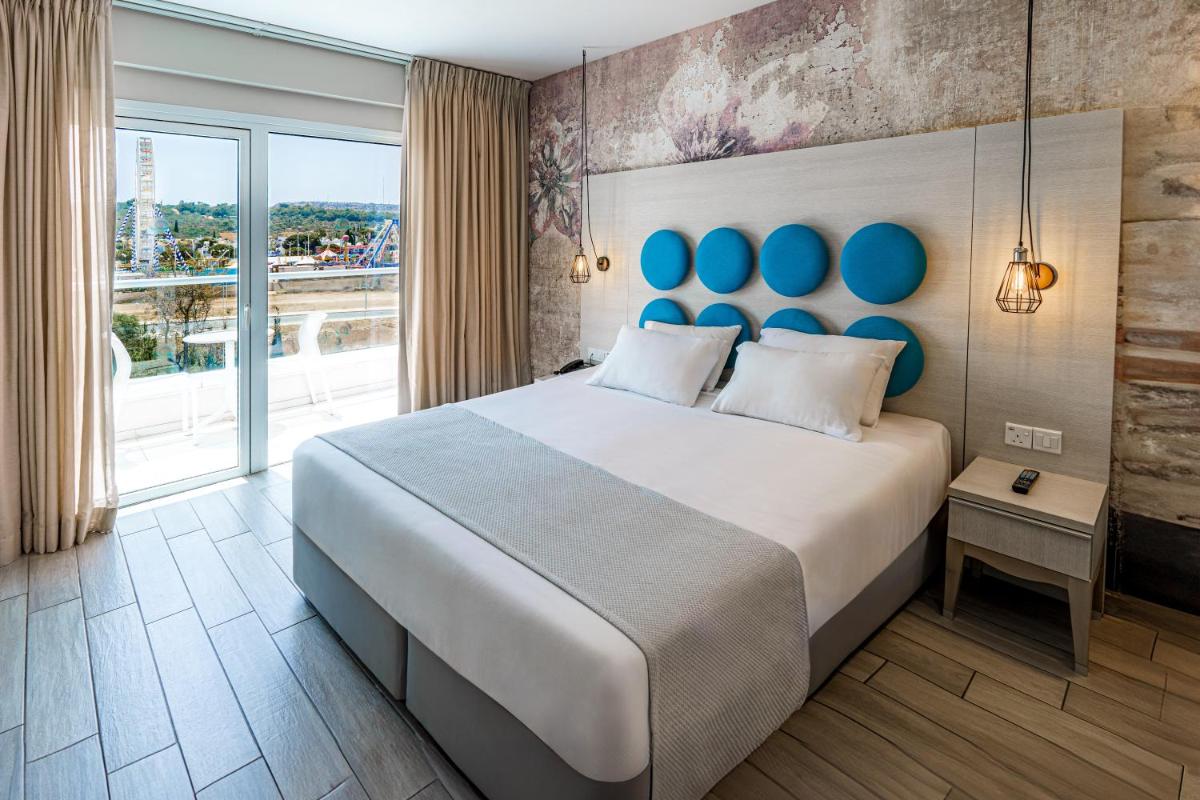 Vangelis Hotel & Suites - Housity