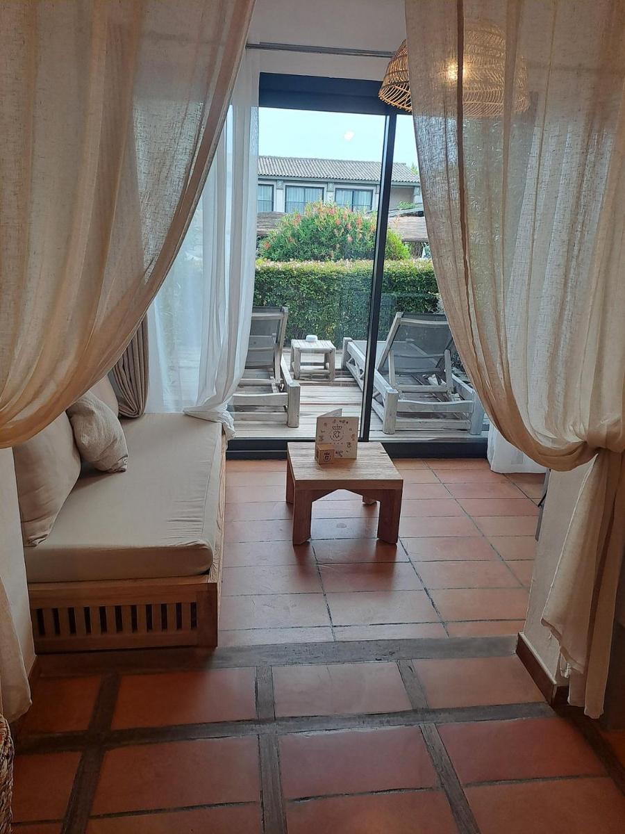 Coin salon dans l'établissement Hôtel Le Roi Théodore & Spa