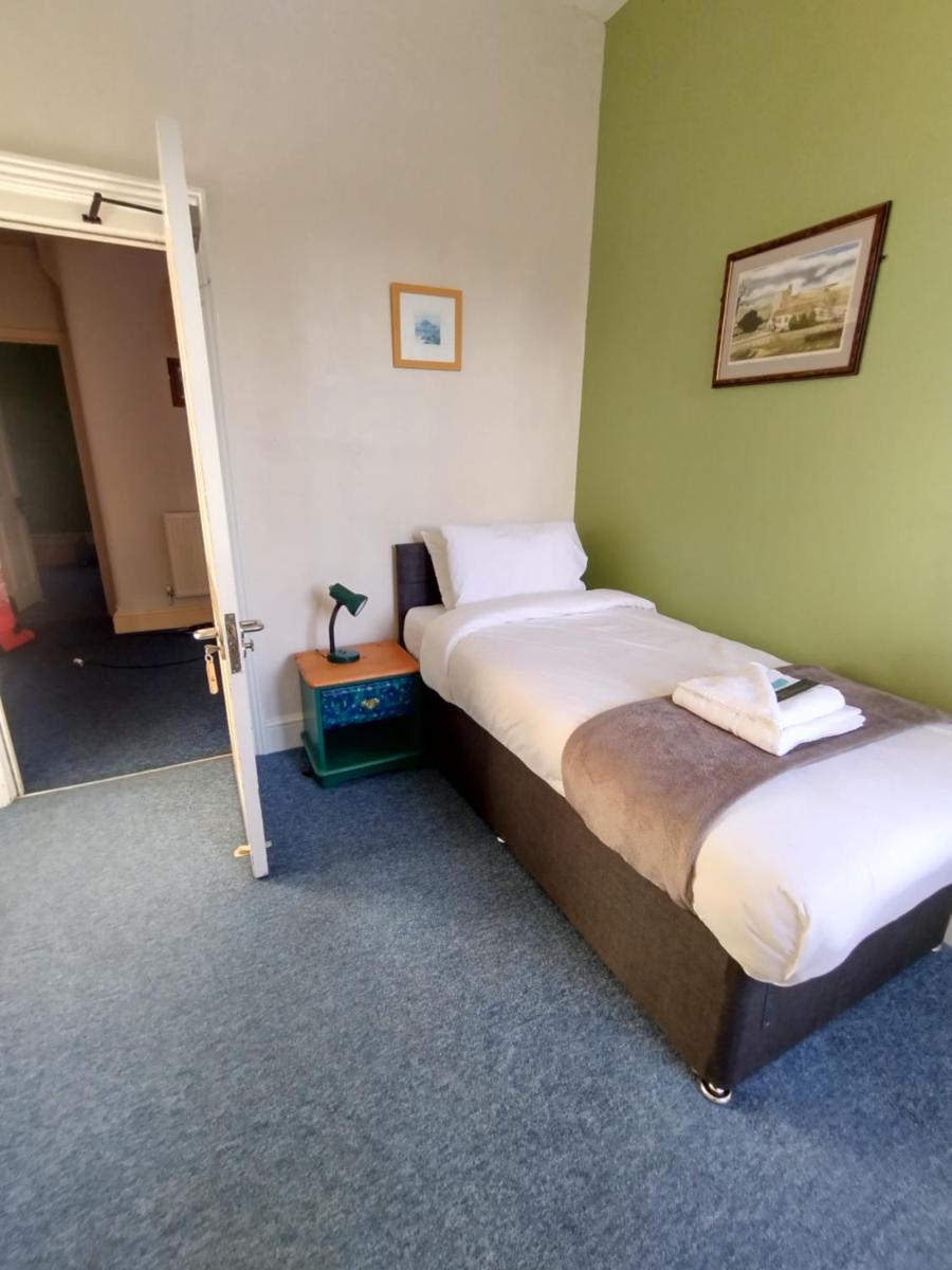 Kington Accommodation - Housity
