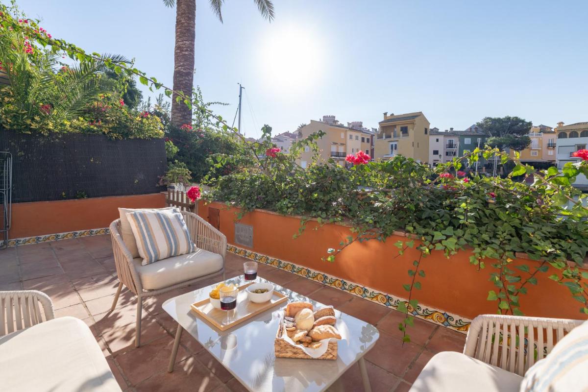 Travel Habitat Casa con embarcadero. - Housity