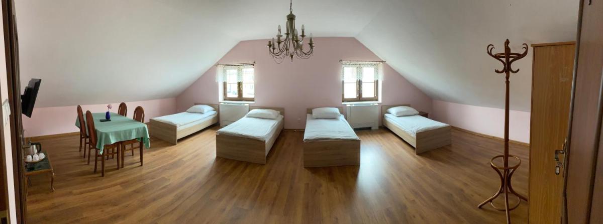 Zajazd Pod Dyliżansem - Housity