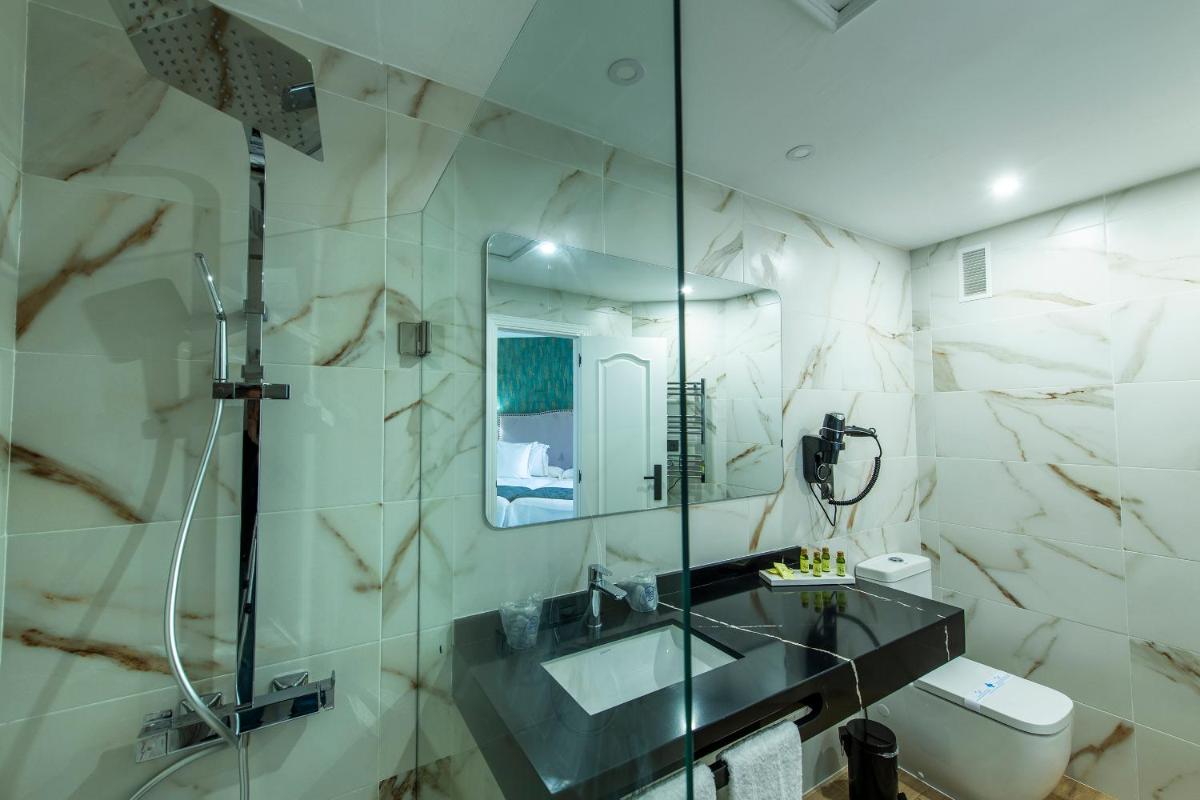 Un baño de Hotel Tamisa Golf