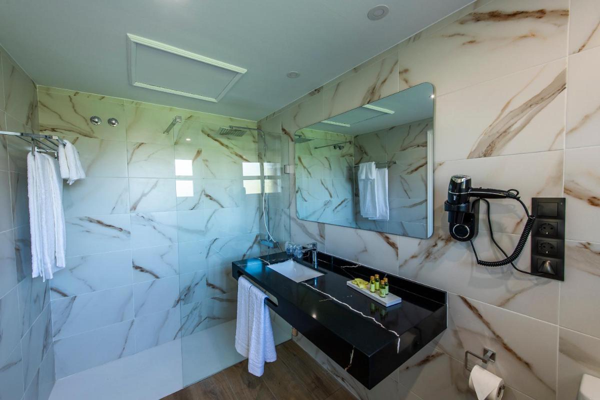 Un baño de Hotel Tamisa Golf