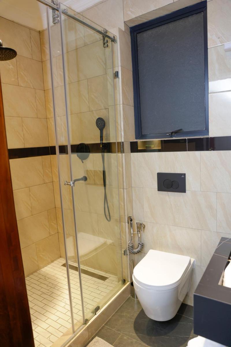 Rose Hotel - Housity