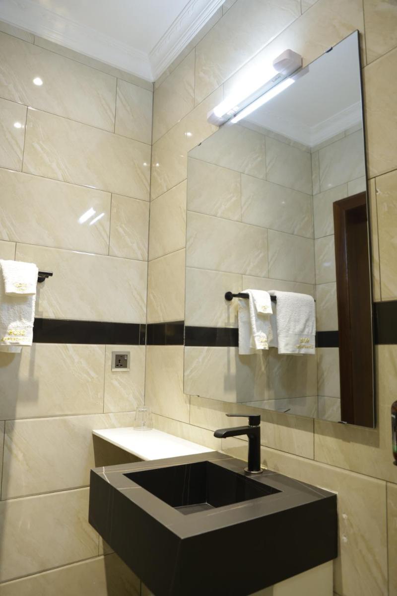 Rose Hotel - Housity