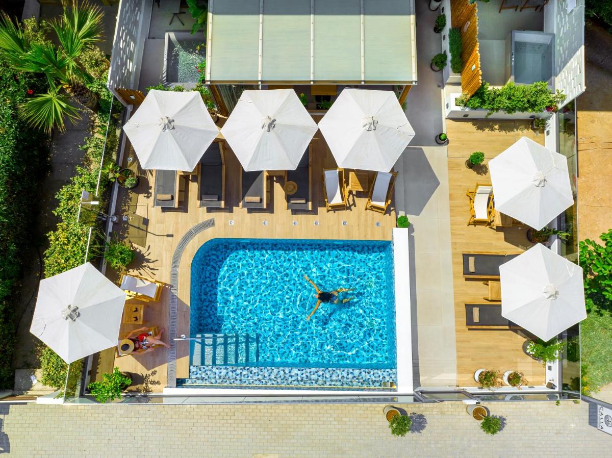Calla Luxury Seafront Suites - Housity