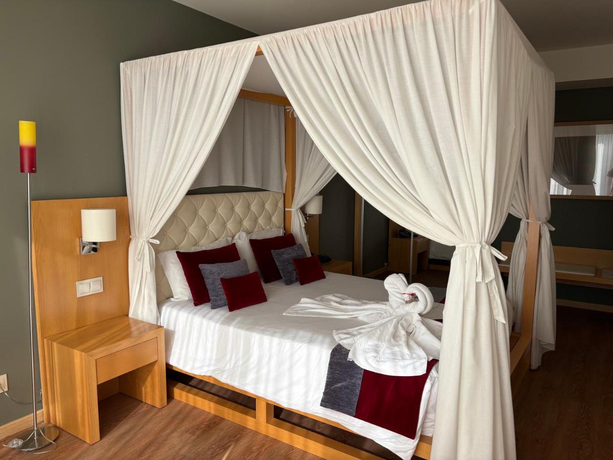 Uma cama ou camas num quarto em Hotel Atlantida Sol