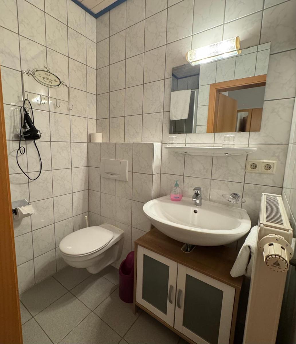 Schwarzer Adler - Housity