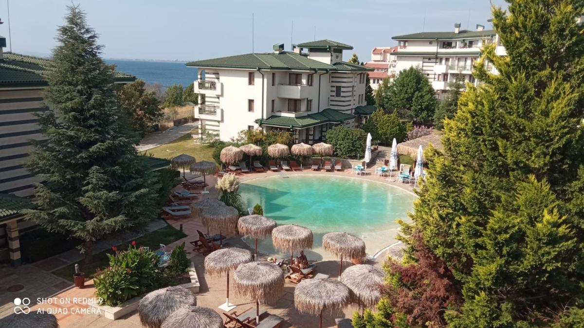 Emerald Beach Resort & Spa,studio ikat310 - Housity
