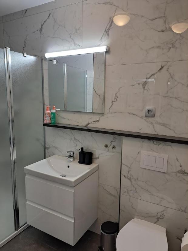 Vila Ema Apartments and Rooms - Hizvo