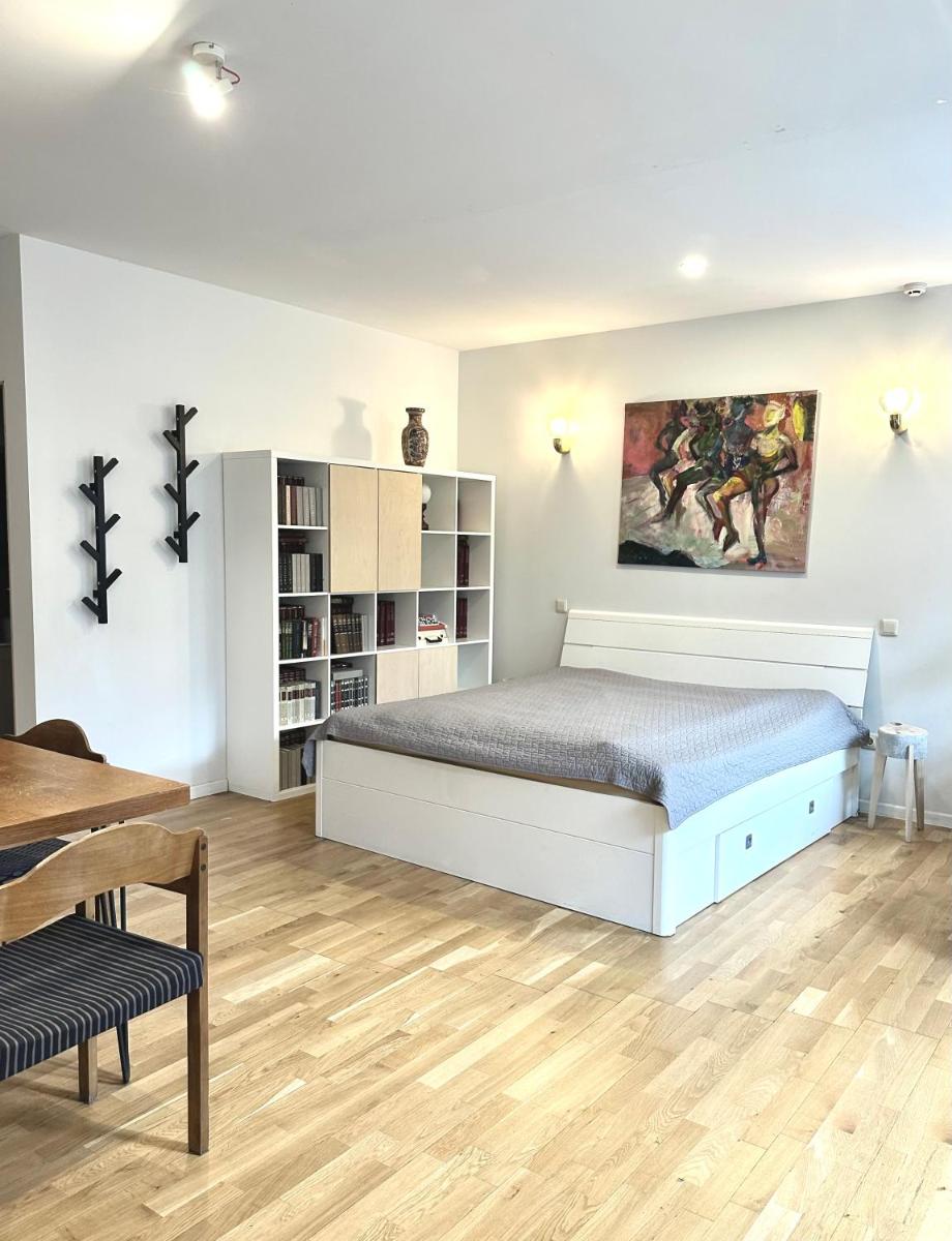 Mini Home Bookshop Studios - Housity