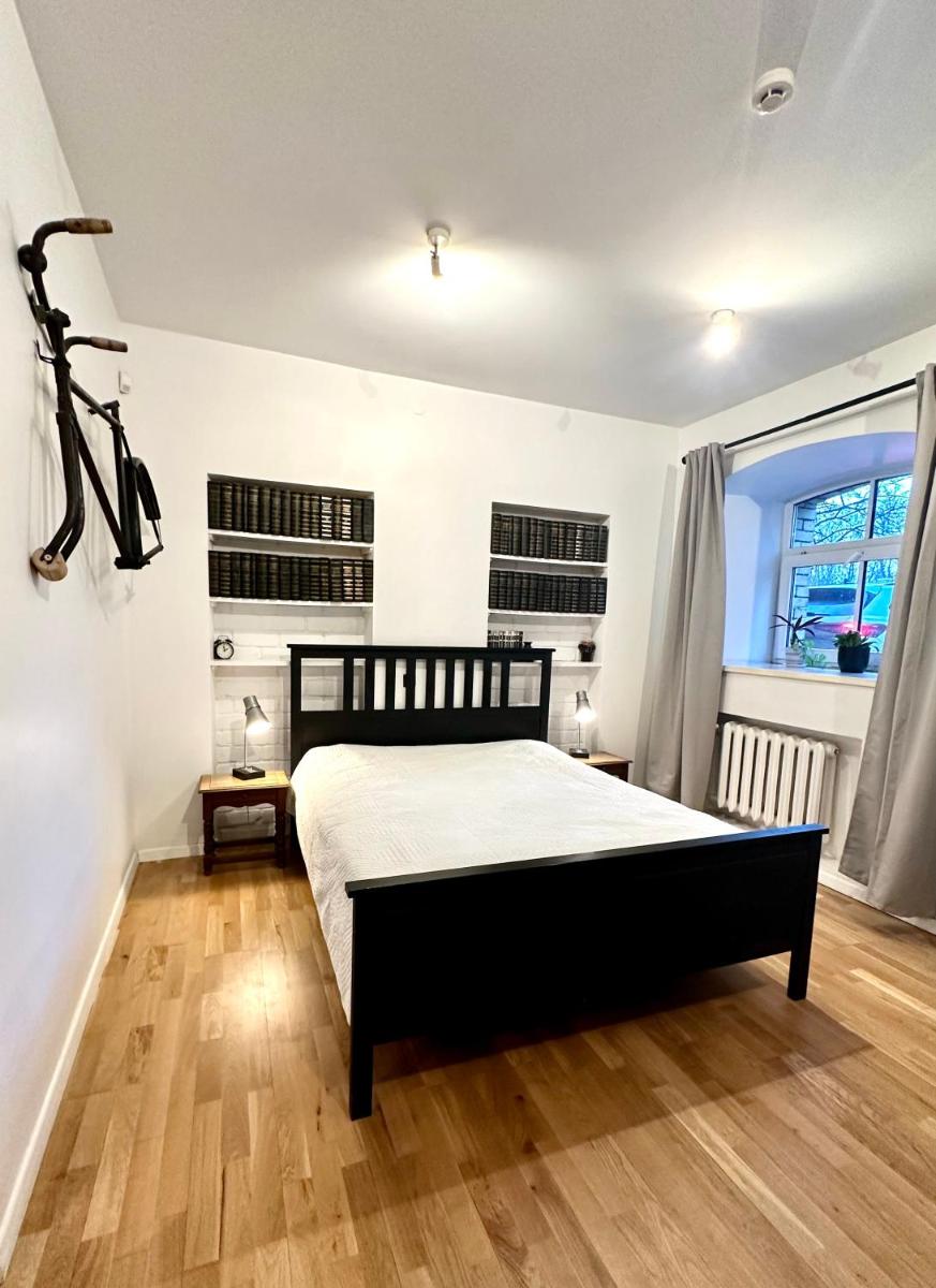 Mini Home Bookshop Studios - Housity