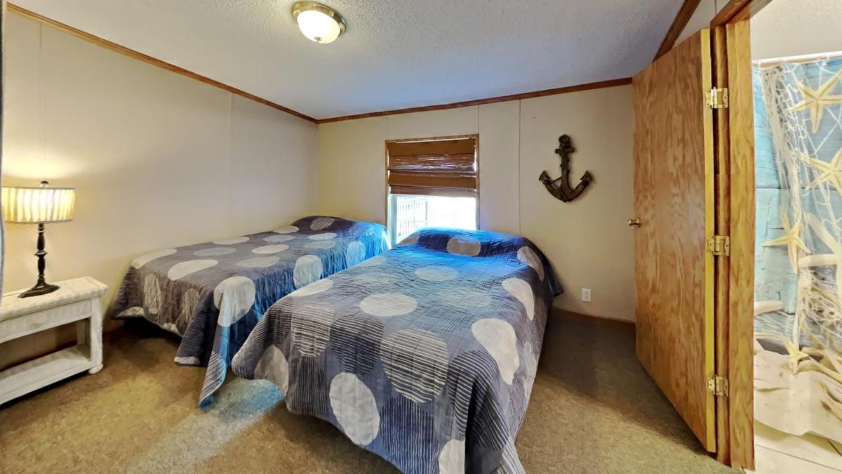 Island Club #93 - Housity