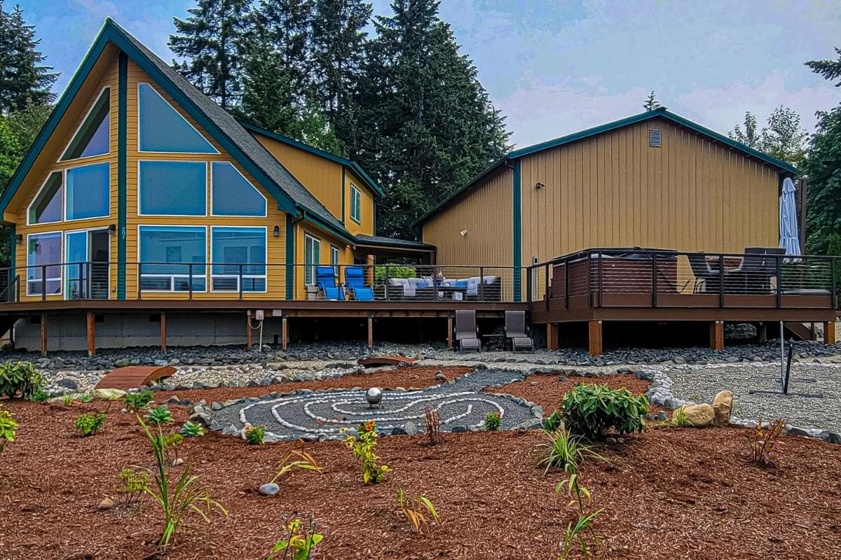 Northwest Stunner - Housity