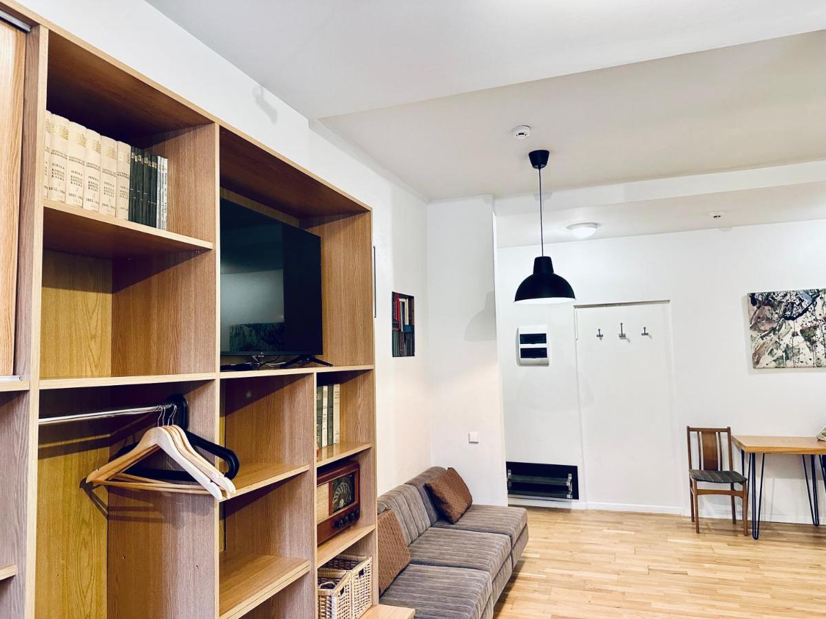 Mini Home Bookshop Studios - Housity