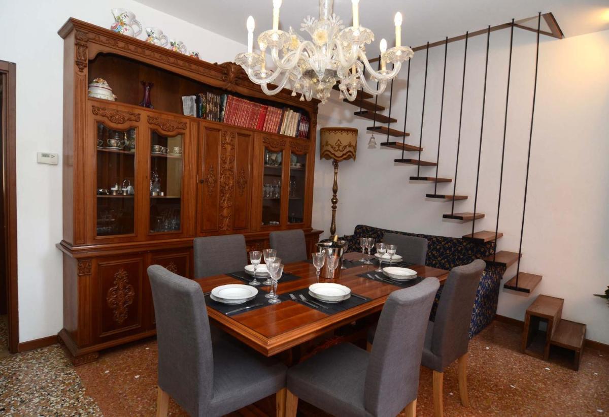 Classic Venice House - Housity