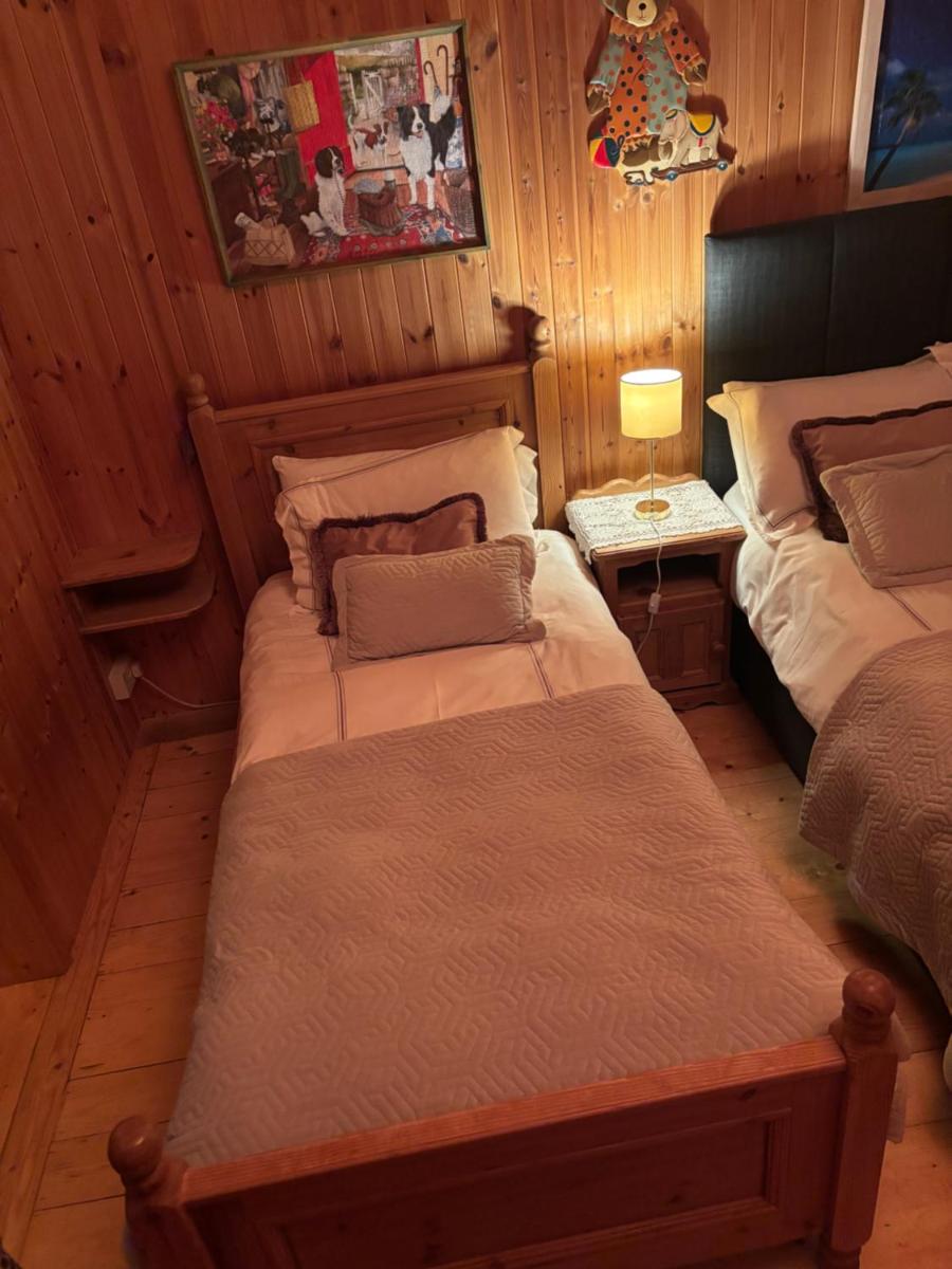Cosy Countryside Log Cabin - Housity