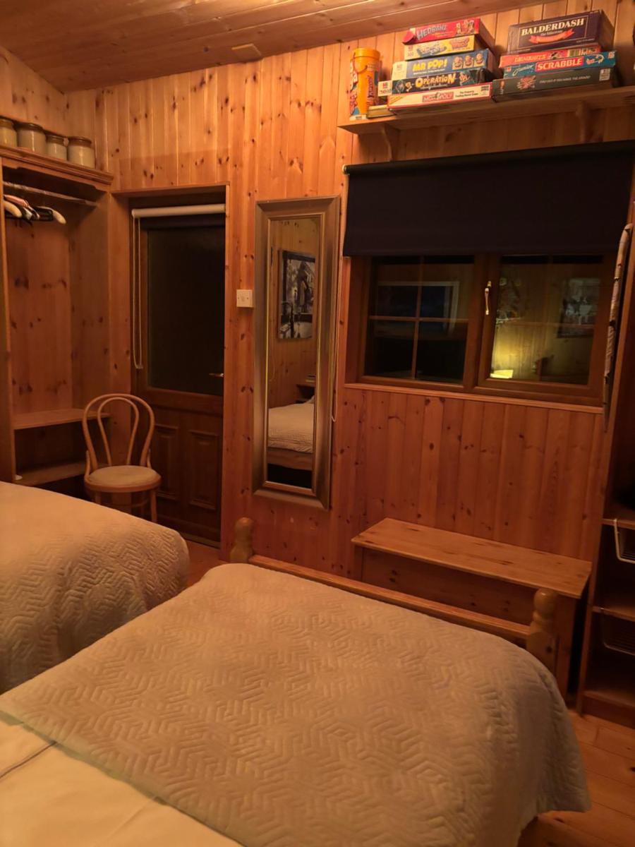 Cosy Countryside Log Cabin - Housity