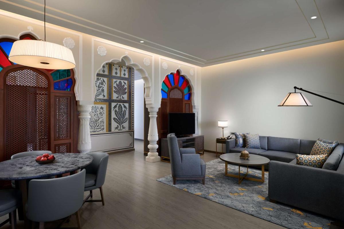 a living room with a couch and a table at Hyatt Regency Jaipur Mansarovar in Jaipur a living room with a couch and a table at Hyatt Regency Jaipur Mansarovar in Jaipur