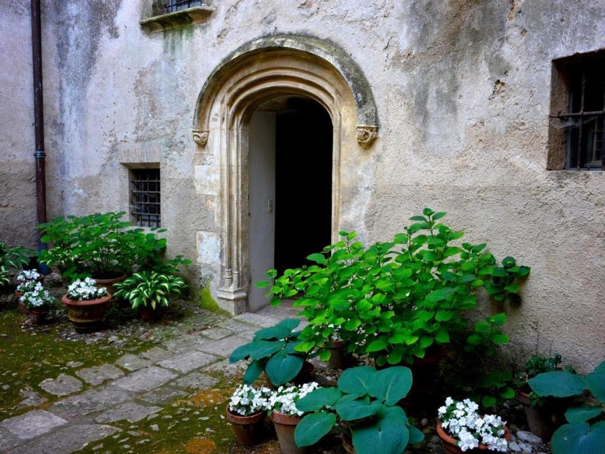 Château d'Esparron - Housity