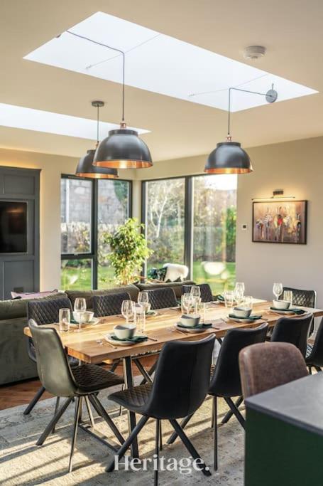 Blythewood Aberdeenshire Luxury Lodge with Hot Tub - Housity
