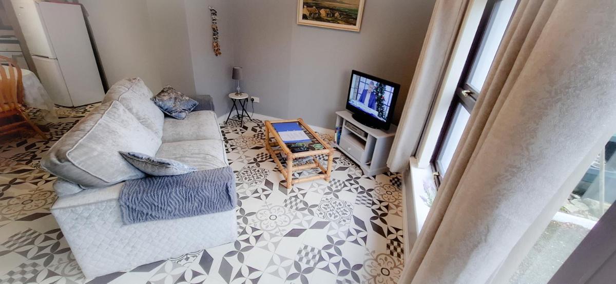 Mews Apartment Main St, Carrigart, F92HC04 - Housity