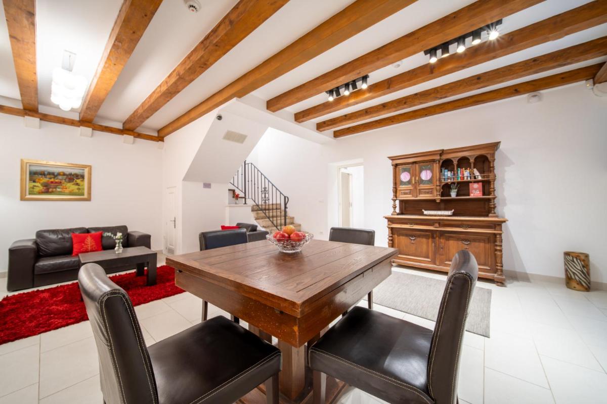 Celenga Apartments with free offsite parking - Housity