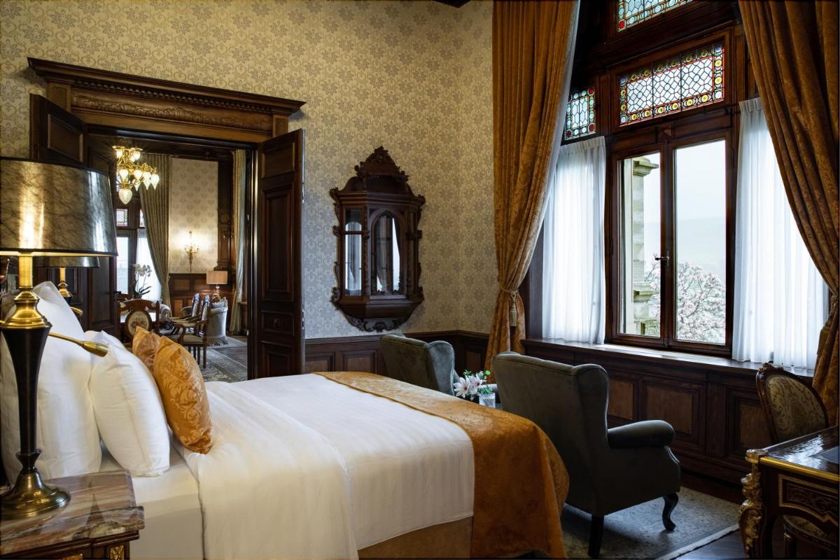 Ein Bett oder Betten in einem Zimmer der Unterkunft Schloss Lieser, Autograph Collection