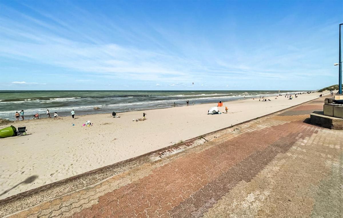 Beautiful Apartment In Bray-Dunes With Wifi - Housity