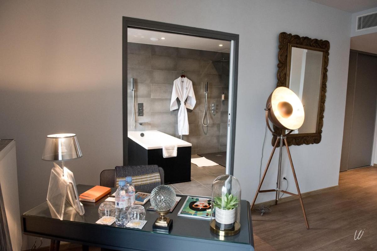 Salle de bains dans l'établissement Armes de Champagne