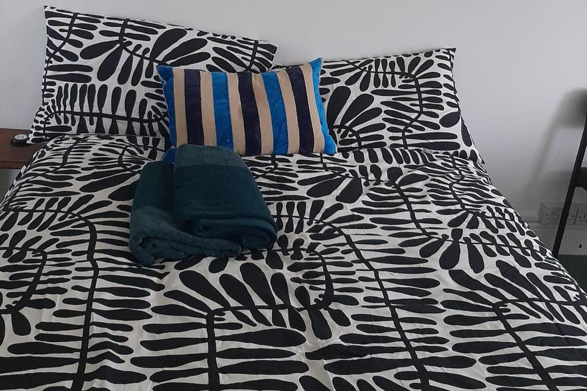 Cozy Newport stay near train station Wales - Housity