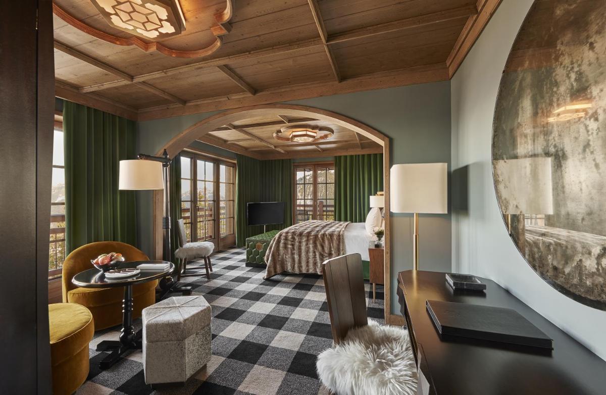 Coin salon dans l'établissement Apogée Courchevel, Oetker Hotels