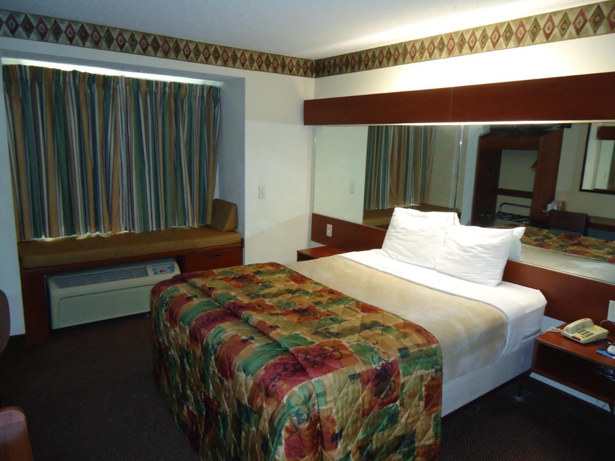 Americas Best Value Inn & Suites Brunswick - Housity
