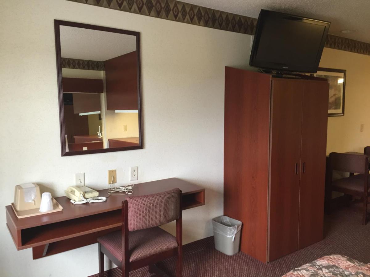Americas Best Value Inn & Suites Brunswick - Housity