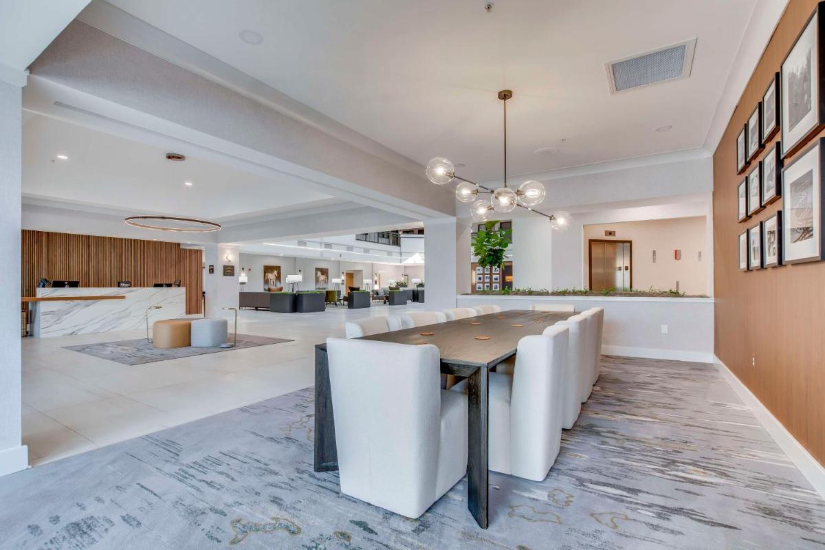 Embassy Suites by Hilton Louisville East - Housity