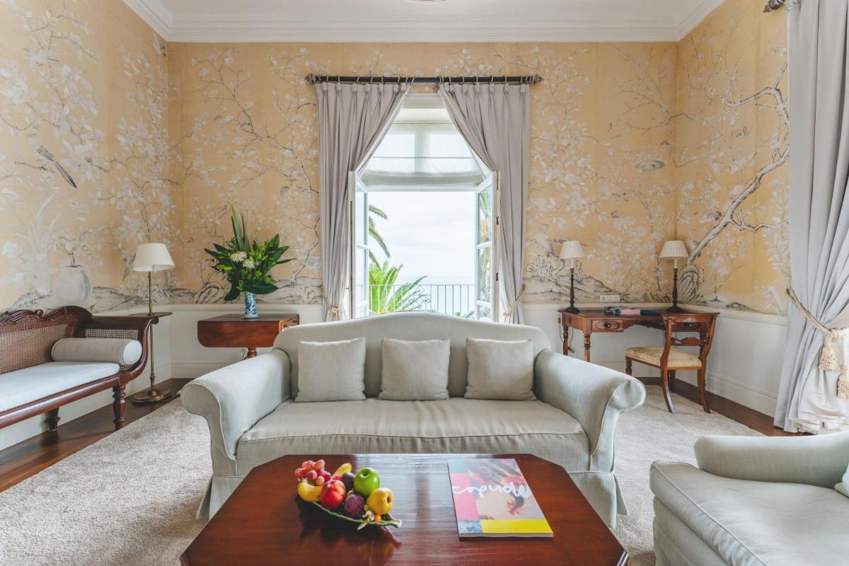Uma área de estar em Reid's Palace, A Belmond Hotel, Madeira