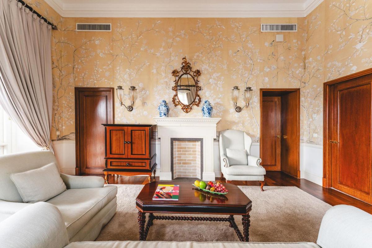 Uma área de estar em Reid's Palace, A Belmond Hotel, Madeira
