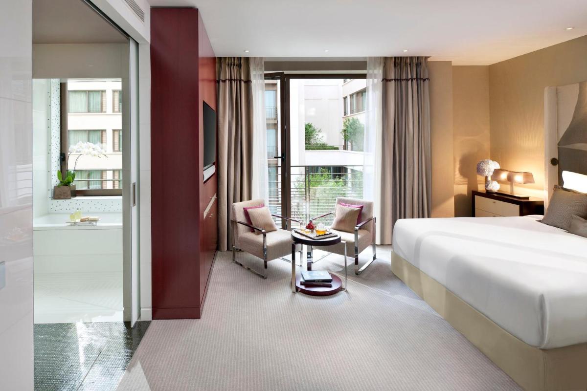 Un ou plusieurs lits dans un hébergement de l'établissement Mandarin Oriental, Paris