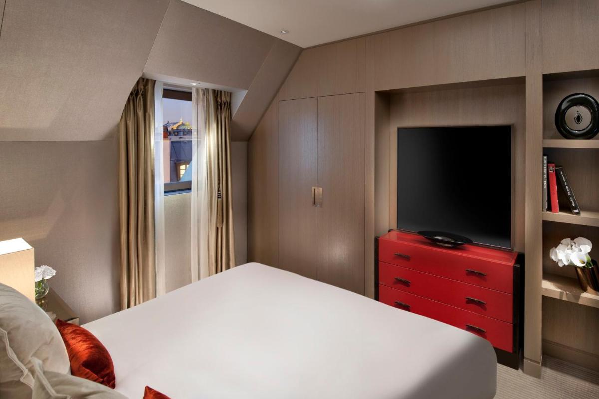 Télévision ou salle de divertissement dans l'établissement Mandarin Oriental, Paris