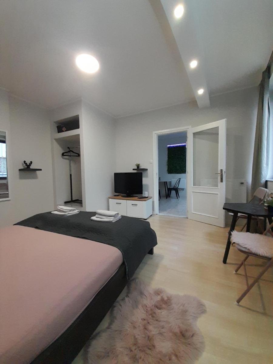 Cool & Cozy Center - Housity