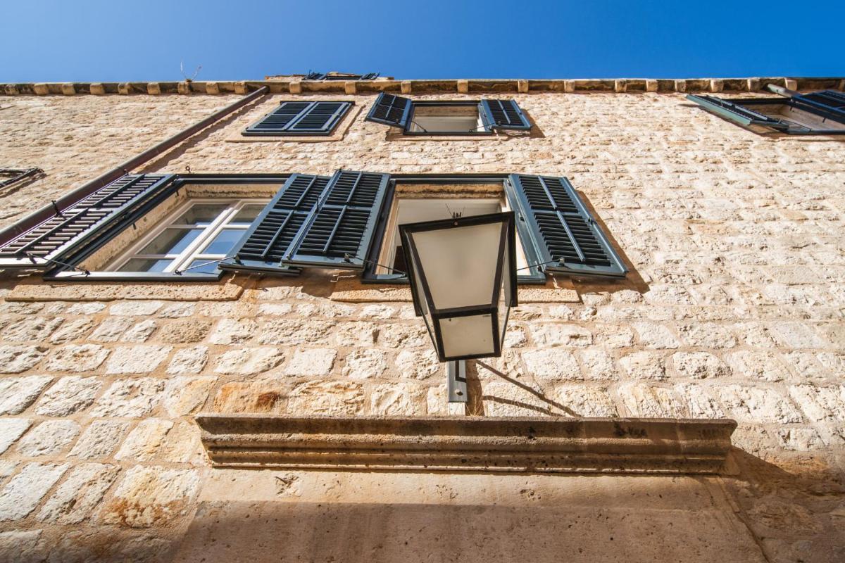 SUNce Palace Apartments with free offsite parking - Housity