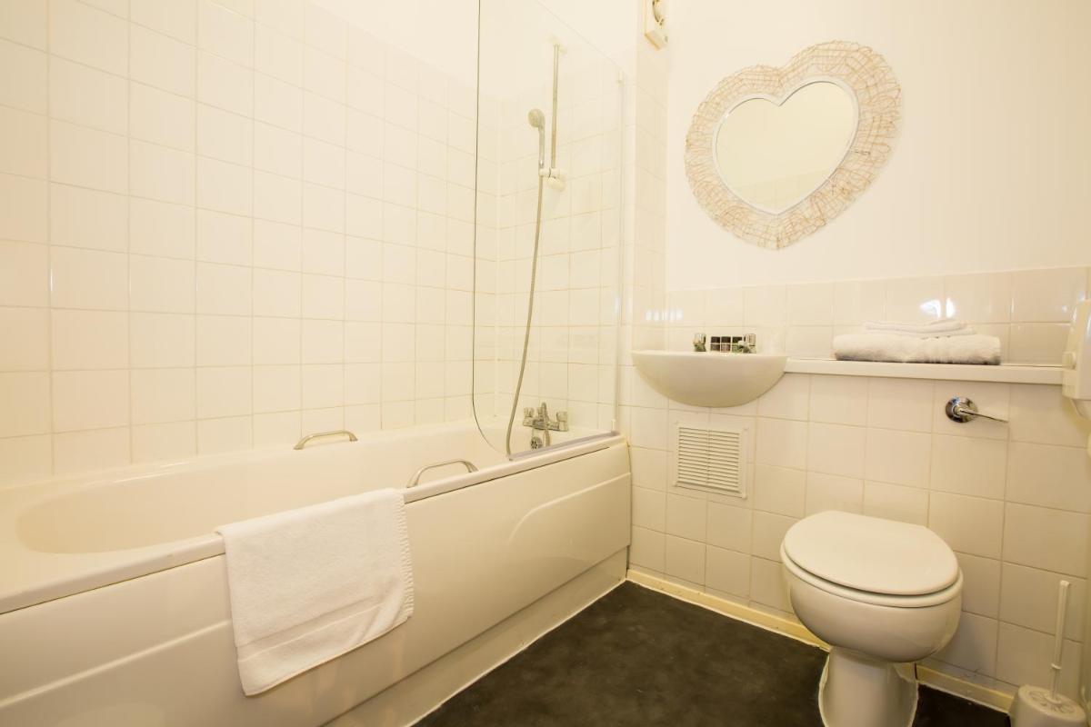 Gray Manor Hotel - Housity